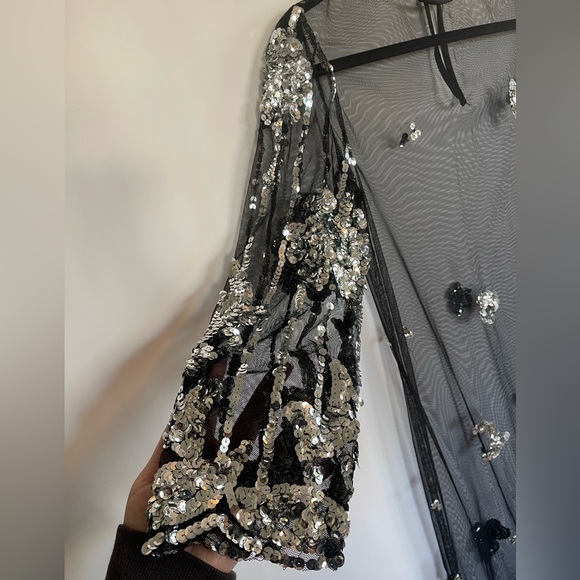 VINTAGE mesh midi with hand sewn sequined appliqué - Picture 6 of 7